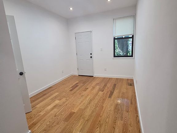 3rd image of 390 Essex St Floor 1