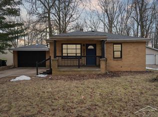 302 E Sugnet Rd, Midland, MI 48642