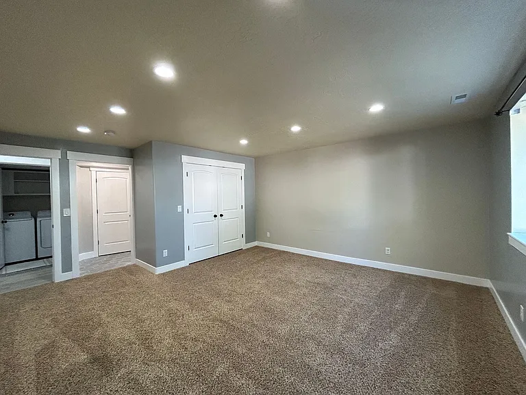 221 N 780 E — Photo 9