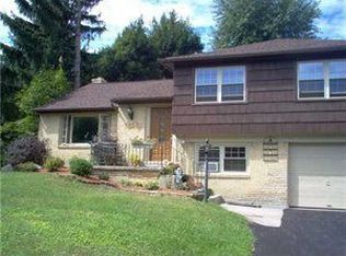 4944 Meadowbrook Rd, Williamsville, NY 14221