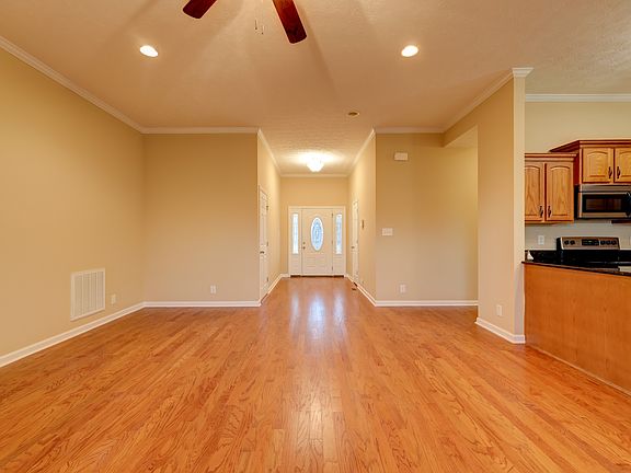 4th image of 1625 Apache Way