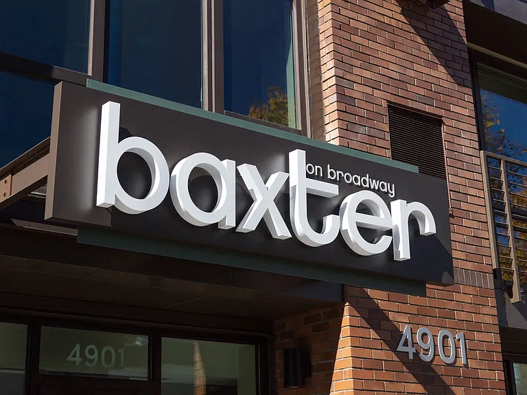 Baxter on Broadway — Photo 25