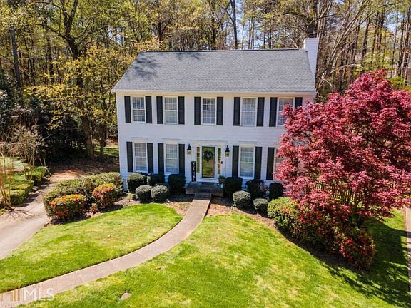 2nd image of 2090 Montrose Ct