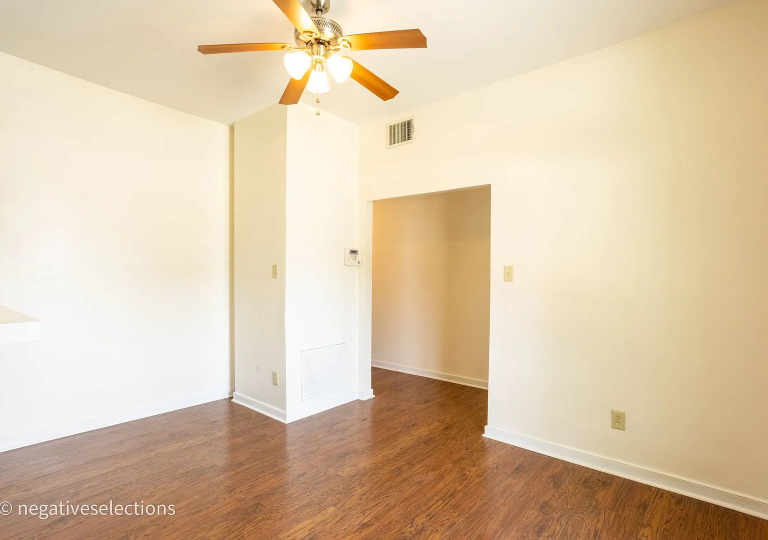 3 Bedroom Home off of W Jackson! Available Early September 2026 — Photo 4