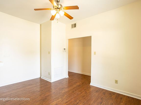 4th image of 127 W Jackson St