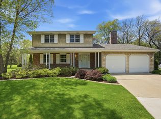 2060 Maid Marion Dr S, Schererville, IN 46375