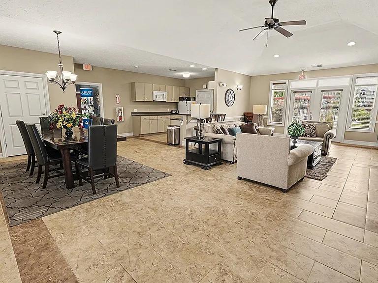 Limestone Creek Apartment Homes — Photo 36
