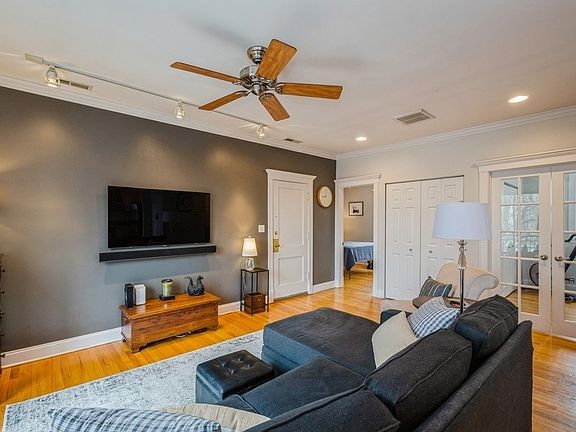 3rd image of 4311 N Paulina St APT 3A