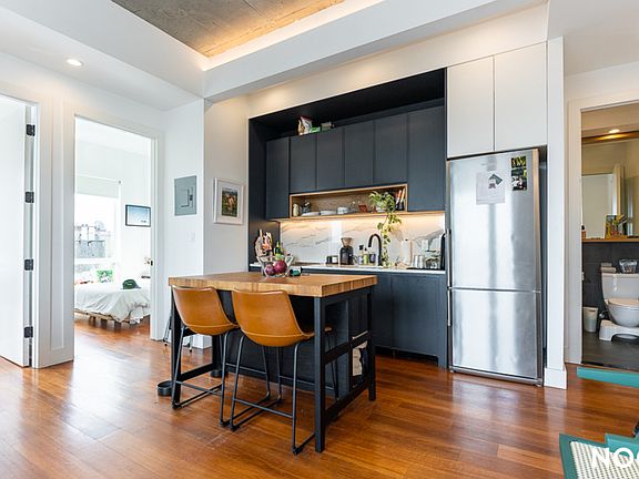 3rd image of 363 McGuinness Blvd APT 5A