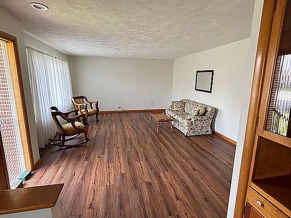 2nd image of 284 Gross St