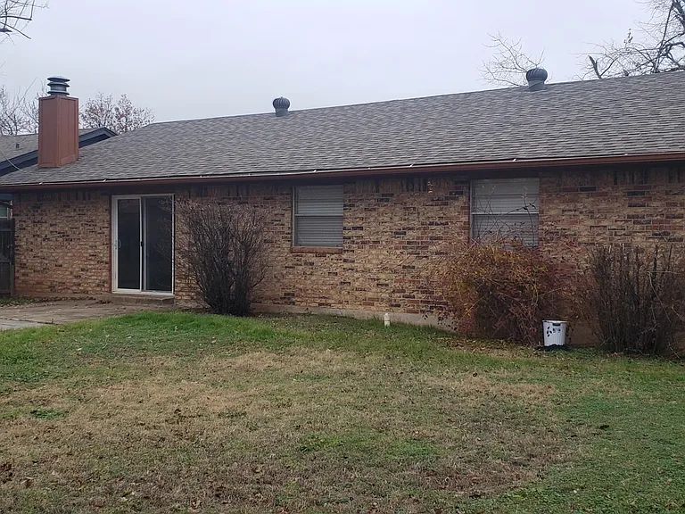 930 Brookhurst Blvd — Photo 5