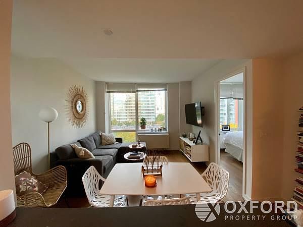 1st image of 511 47th Ave APT 6S
