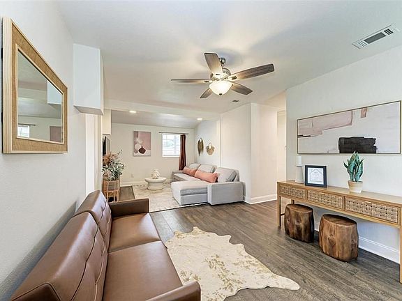 5th image of 3318 W Pearl Ave