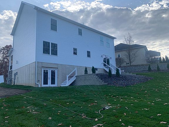 5th image of 105 W Acorn Hill Dr