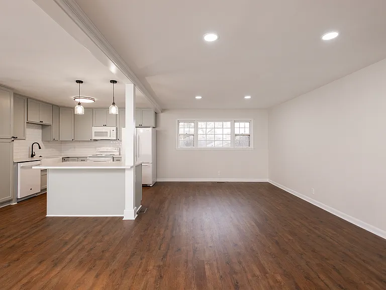 10117 Shades Rd SE — Photo 2