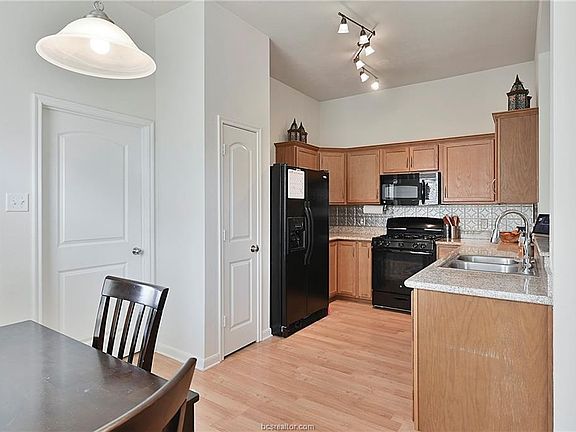 4th image of 3806 Clear Meadow Creek Ave