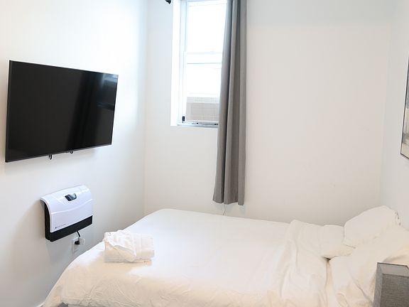 5th image of 455 Pavonia Ave #1C
