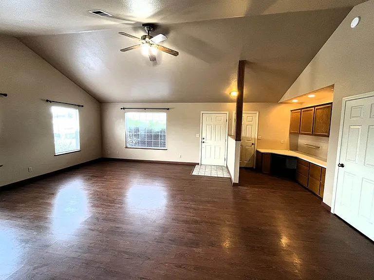 1426 Underwood Ct — Photo 6