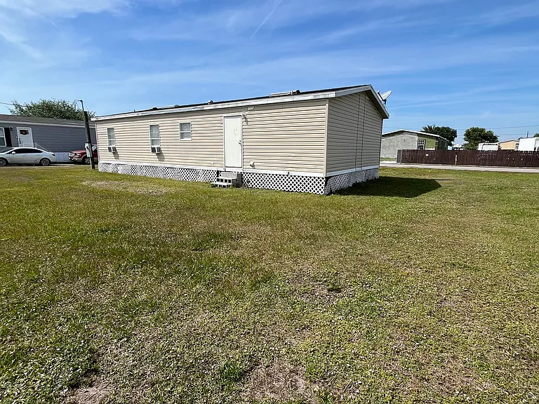 712 Arkansas Ave — Photo 5