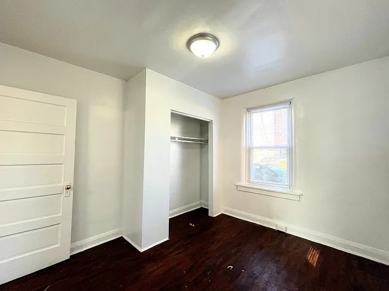 2 bed, 1.0 bath, 800 sqft, $1,250 — Photo 2