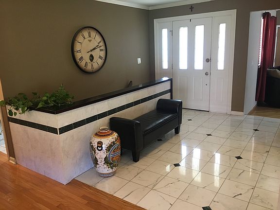 3rd image of 708 Parkview Ct