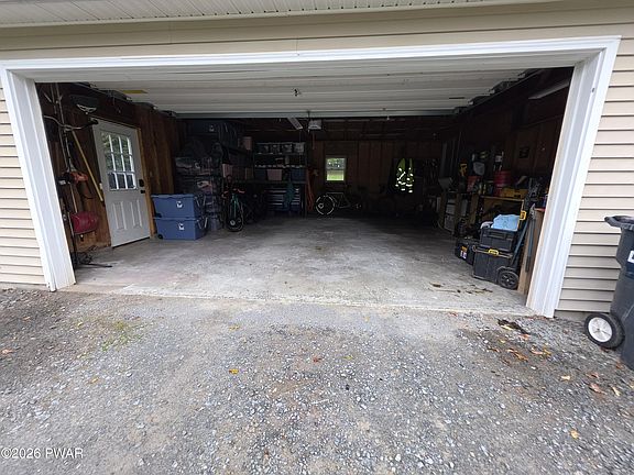 3rd image of 729 Hemlock Rd