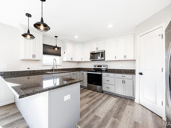 5th image of 500 Somerset Dr