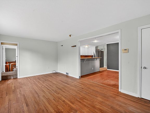 5th image of 1328 Merle Hay Rd