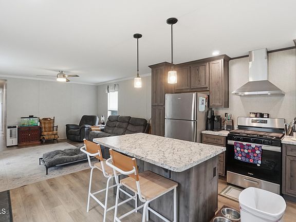 3rd image of 833 Skye View Dr