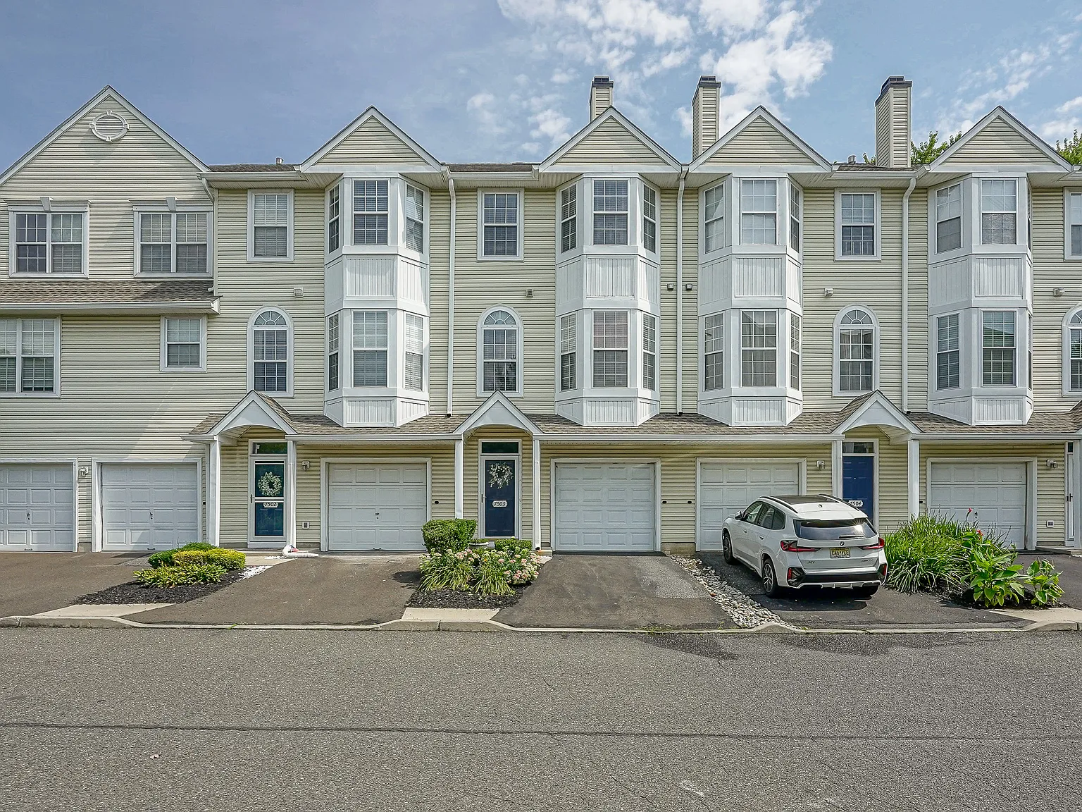 4 bed, 1932 sqft, $2,650 — Photo 1