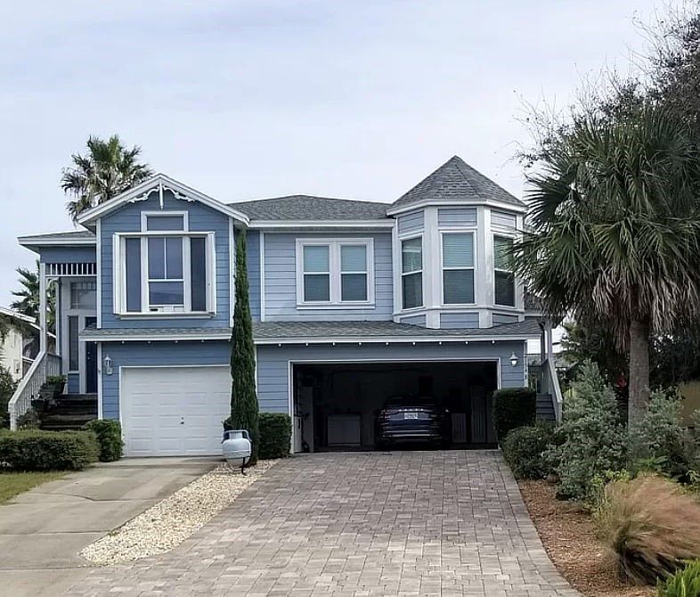 1st image of 2154 1st Ave