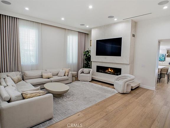 4th image of 4342 Noble Ave