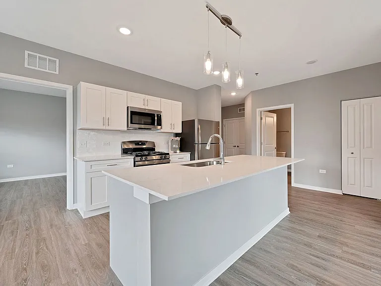 Lincoln Station Rowhomes — Photo 8