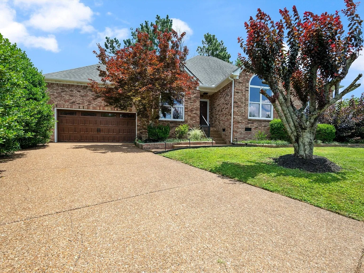 3 bed, 2.0 bath, 1850 sqft, $2,585 — Photo 2
