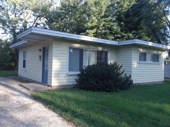 53 Marquette Dr, Florissant, MO 63031