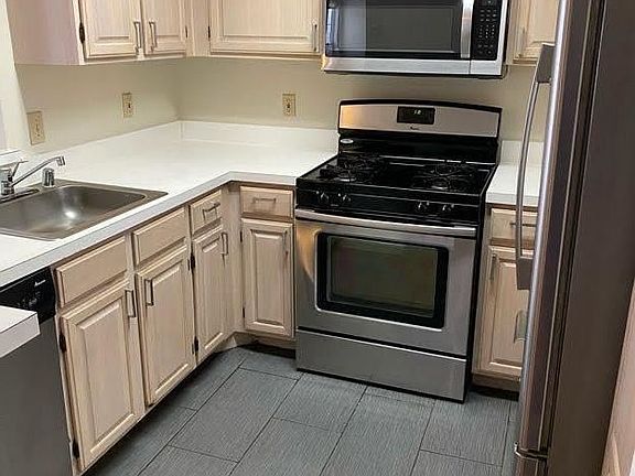 5th image of 3109 River Bend Ct APT D302