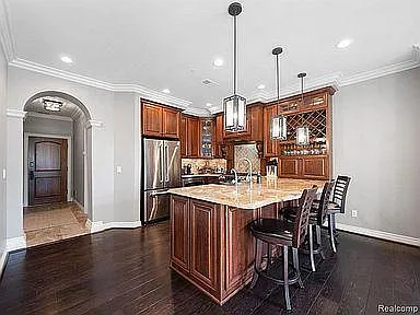 202 Walnut Blvd — Photo 1