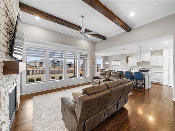 4th image of 2421 SW River Trail Rd