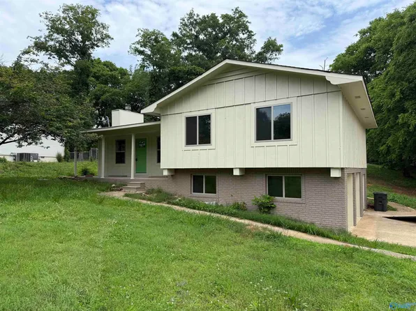 1605 Phillips Dr, Scottsboro, AL 35769