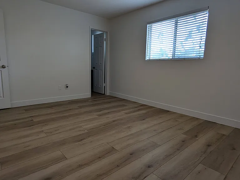 1242 W 9th St — Photo 12