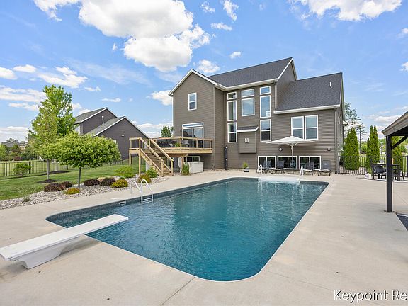 4th image of 3212 Railway Dr SW