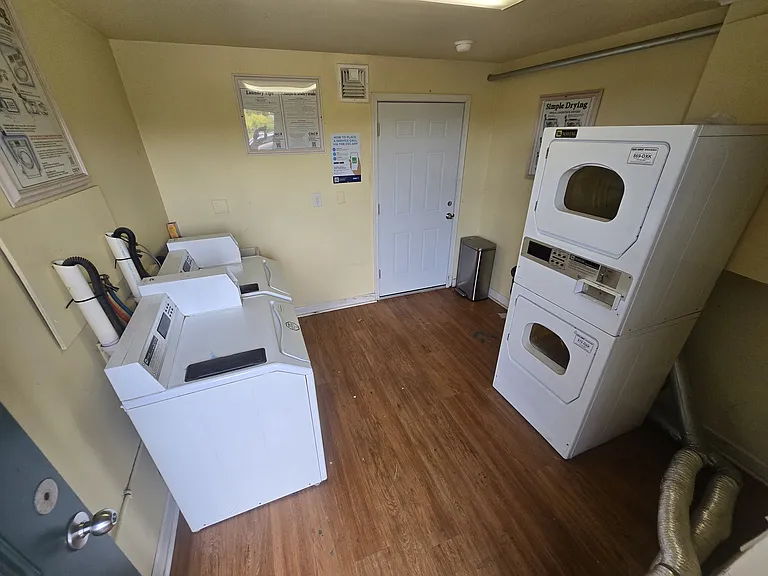 28 E Grand Ave #1B — Photo 10