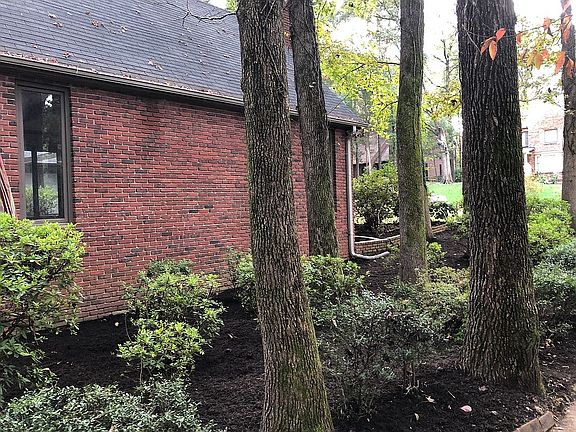 3rd image of 2390 Windy Oaks Dr