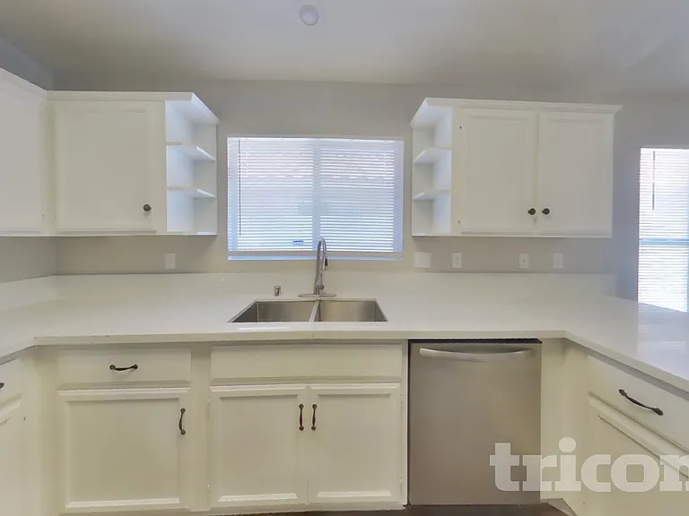 5582 Super Bowl Dr — Photo 6