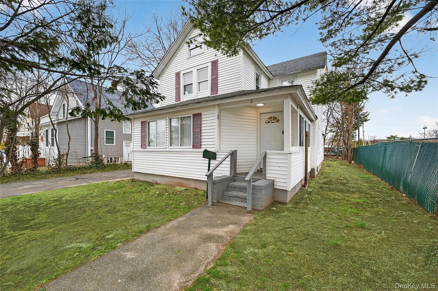 21 Maple Avenue photo 1