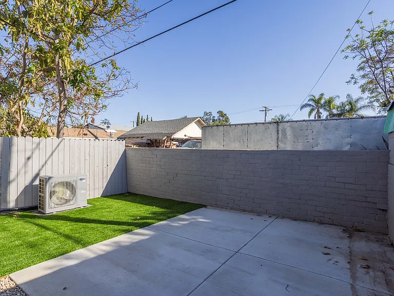 11604 Haynes St — Photo 14