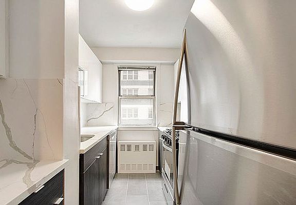 5th image of 145 E 27th St APT 3P