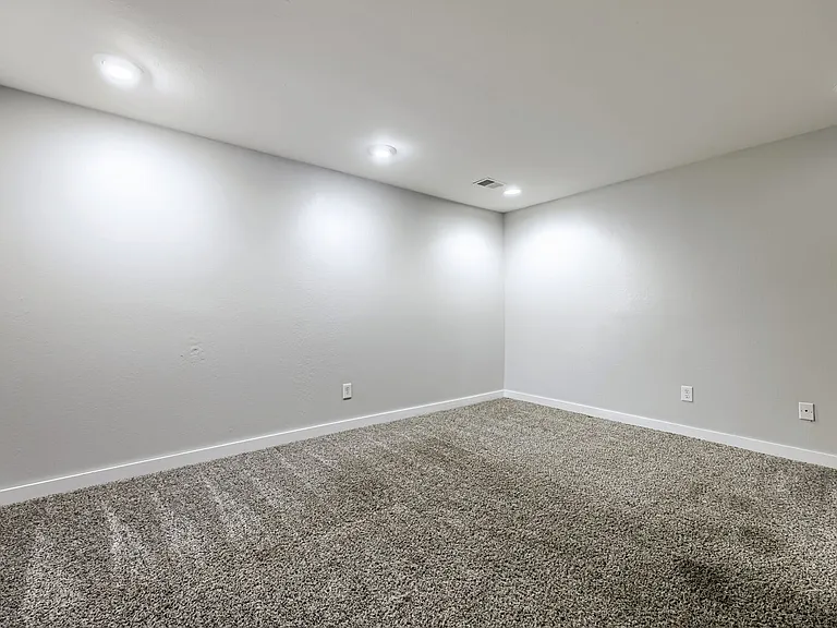 1050 S Monaco Pkwy #145 — Photo 12