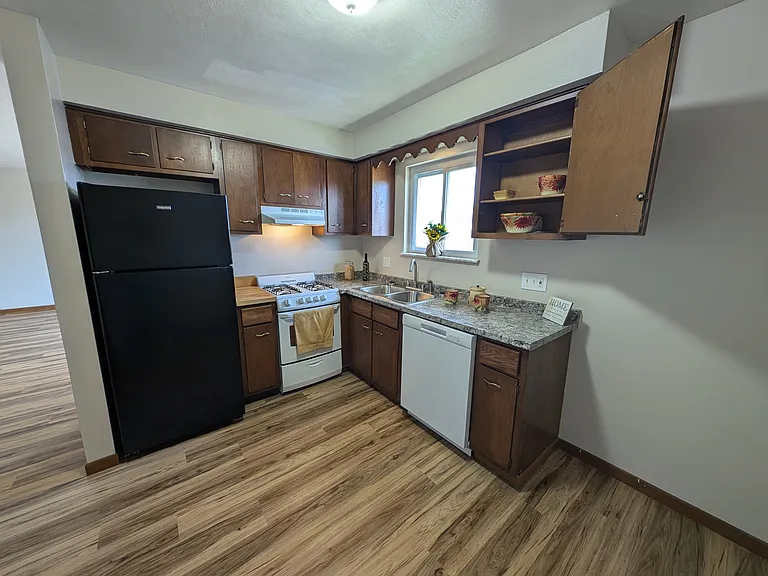 Full kitchen, with dishwasher and natural light!