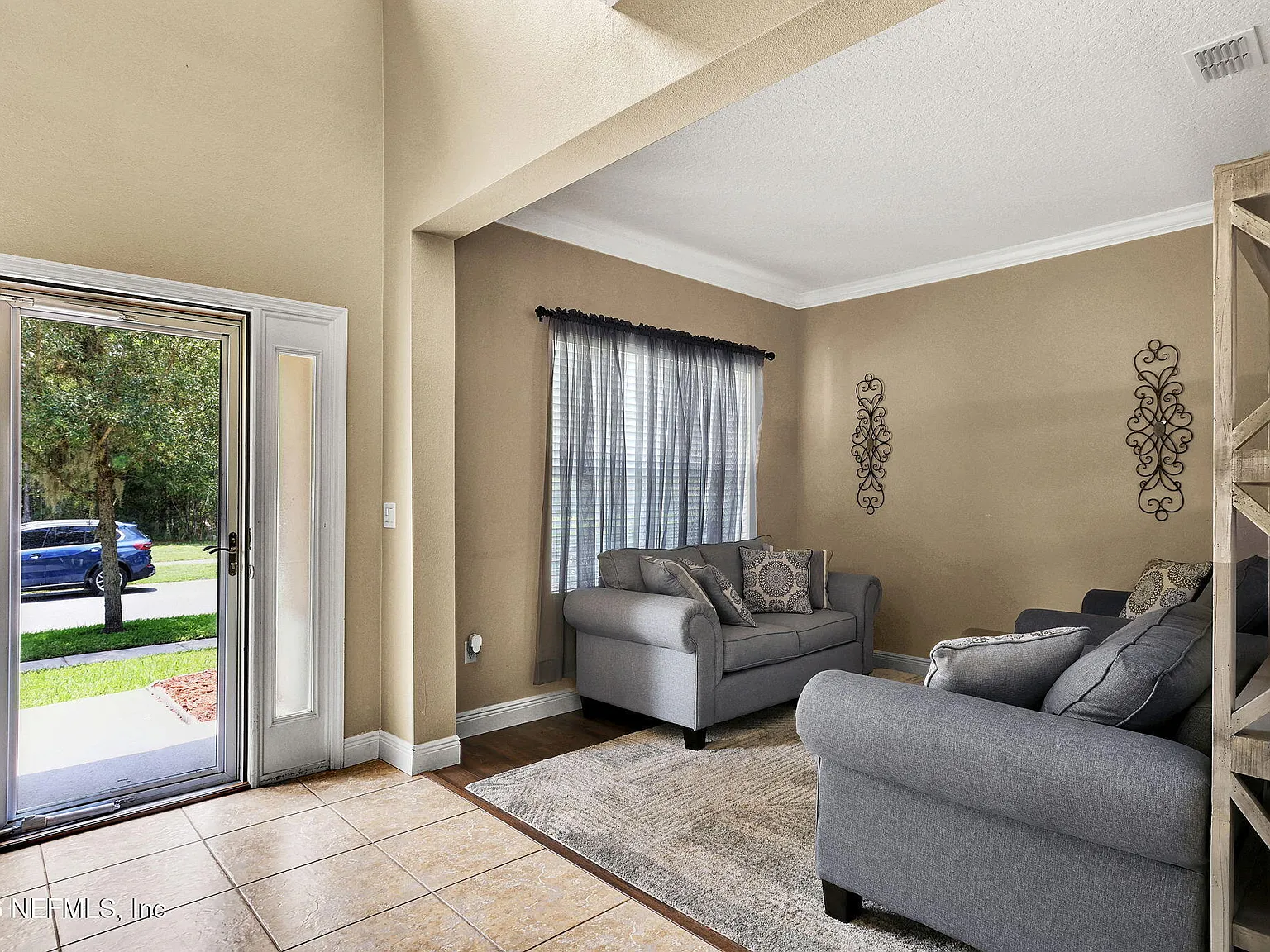 5 bed, 3.5 bath, 3300 sqft, $2,800 — Photo 3